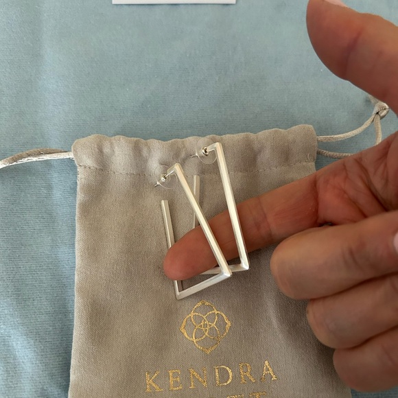 $68 Kendra Scott Lonnie Silver Hoop Earrings Authentic - Picture 3 of 3